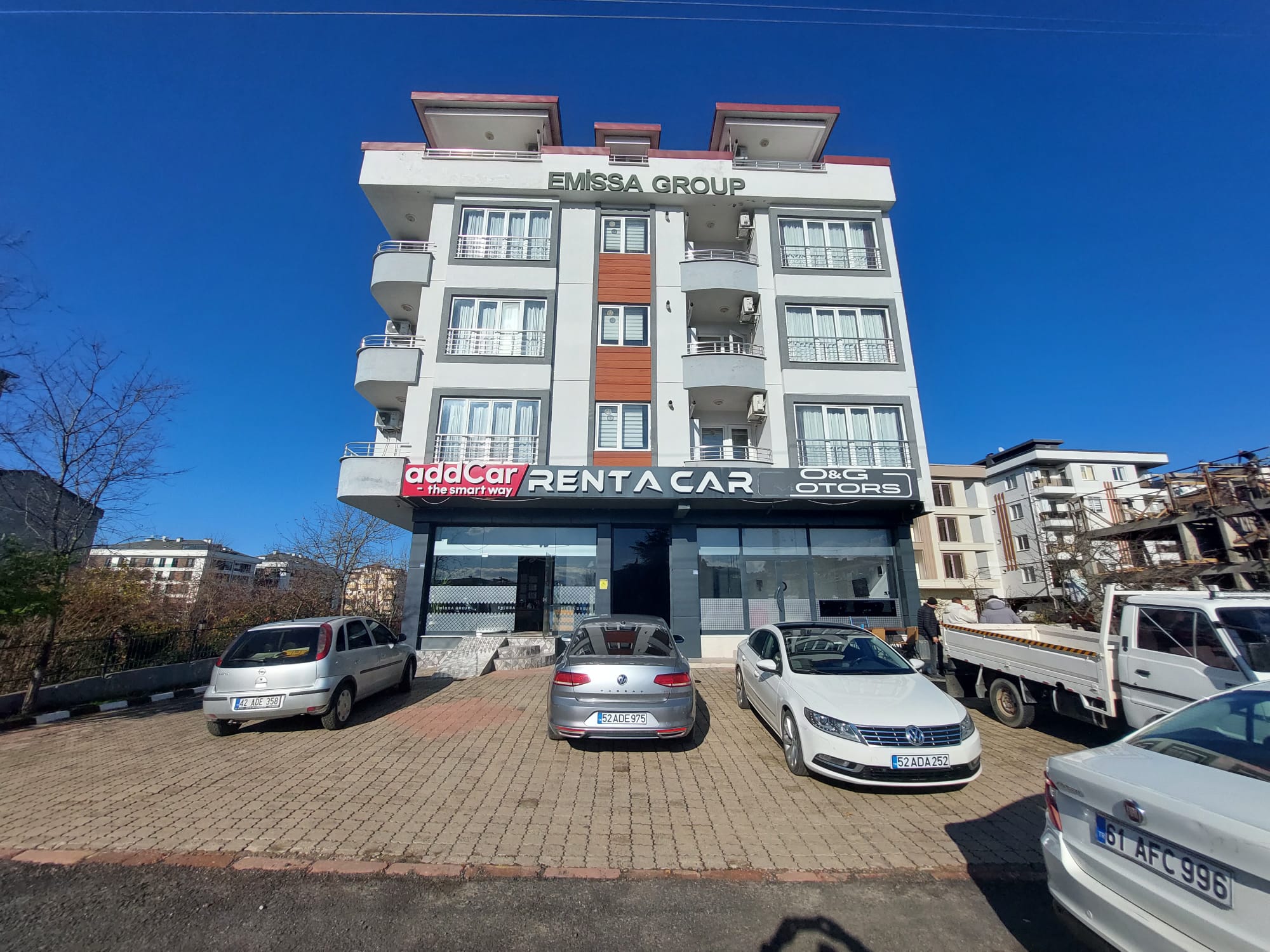 CUMHURİTTE SATILIK BİNA